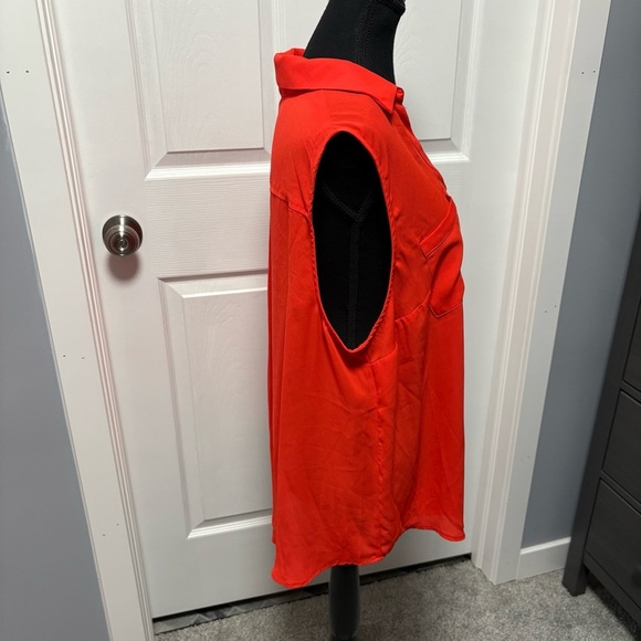 Torrid - Madison Georgette Button-Up Sleeveless Shirt - Picture 4 of 11